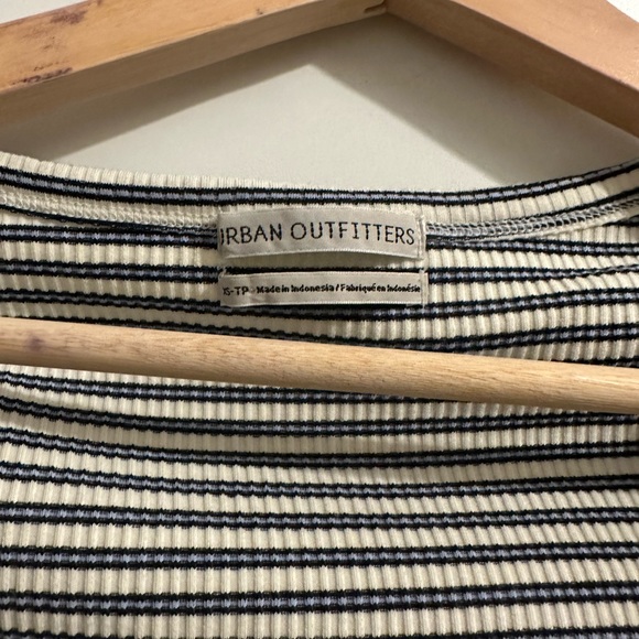 UO Urban Outfitters tee - Picture 2 of 2